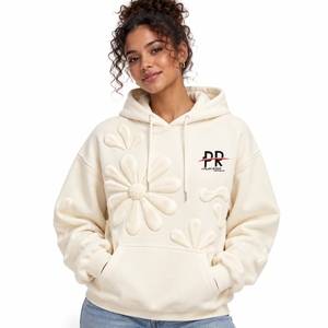 Sudadera con capucha de moda para mujer con estampado en relieve, hecha de tela cómoda con costuras duraderas y estampados en relieve para un estilo contemporáneo. - Product Image 1