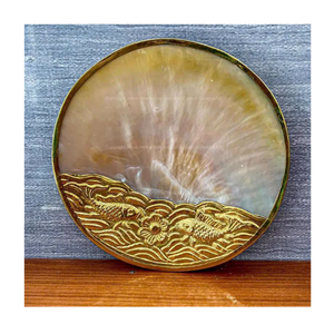 Assiette en nacre naturelle de couleur jaune du Vietnam, avec détails argentés et dorés, vaisselle décorative de luxe faite à la main - Product Image 2
