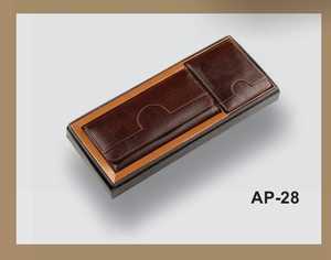 Coffret Cadeau d'Affaires Haut de Gamme le Plus Vendu avec Accessoires de Bureau Premium pour Clients Professionnels Disponible à la Vente - Product Image 1