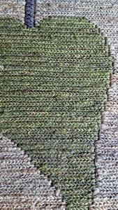 Tapis antidérapant en polyester à tissage plat fabriqué à la machine de style Kilim avec motif floral vert et rouge-Tapis écologique - Product Image 5