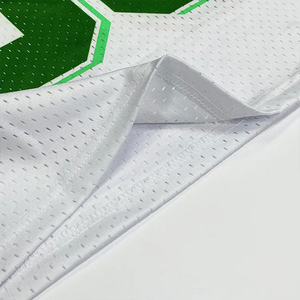 Camiseta de Fútbol Personalizada Verde y Blanca con Cuello en V, Número 08, Impresión Sublimada, Tela de Malla Transpirable, Unisex, Adulto, Manga Corta - Product Image 3