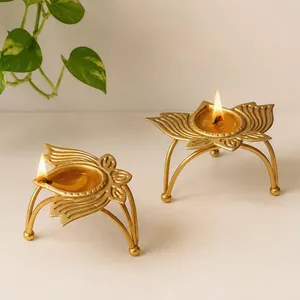 Support à huile traditionnel en laiton, Diya en cuivre, Deepam, Lampe de prière Pooja, Décoration de temple et de maison, Éclairage de festival, Accent d'intérieur - Product Image 2