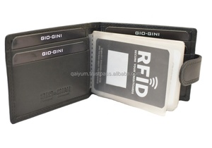 Tarjeteros Minimalistas de Cuero Negro con Funda Protectora, Caja de Regalo, Logotipo Personalizable, para Tarjetas de Crédito y RFID, con Espacio para Dinero en Efectivo - Product Image 2
