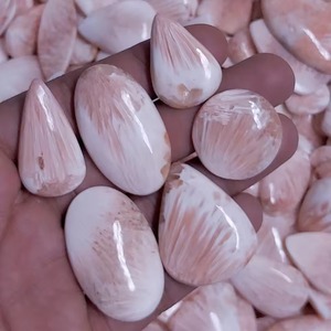 คาโบชองสีชมพูขายดี ขัดเงาแล้ว หินธรรมชาติ คริสตัลบำบัด สำหรับงานออกแบบเครื่องประดับและงานฝีมือทางจิตวิญญาณ - Product Image 2