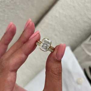 Bague en diamant de laboratoire 3 carats taille Radiant E VVS2 sertie en or 14K ou 18K, monture closée à griffes, ensemble de mariage - Product Image 6