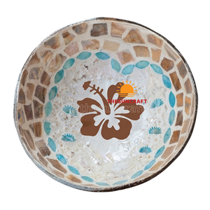 Bol de service artisanal écologique en coquille de noix de coco avec une magnifique mosaïque en nacre, parfait pour la décoration de la table à manger - Product Image 1
