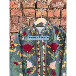 Veste en velours brodée de fleurs pour femme, col mandarin, style bohème chic, manteau d'automne fait main avec manches longues, longueur normale - Product Image 2
