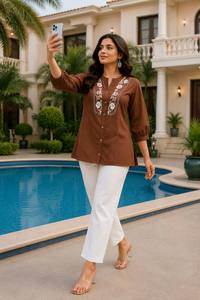 Ensemble décontracté pour femmes, haut en coton brodé marron avec pantalon blanc, style indien pakistanais, à porter toute l'année - Product Image 3