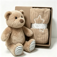 Coffret cadeau bébé neutre personnalisé avec ours en peluche et couverture tricotée étoilée, ours en peluche beige et ensemble cadeau couverture tricotée