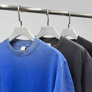 Camiseta con diseño único y efecto desgastado por el sol, de alta calidad, a precio de mayorista, en venta. - Product Image 2