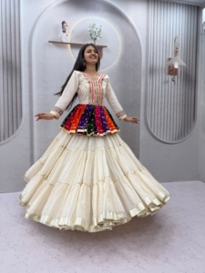 Top estilo Kediya de algodón con diseño Gamthi y trabajo de espejo, con lehenga de algodón, listo para usar, colección especial Navratri. - Product Image 3