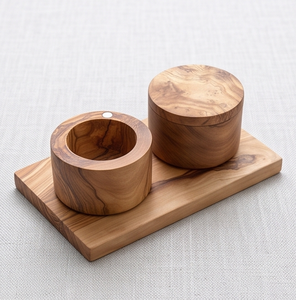 Ensemble élégant de pots à sel et à poivre en bois avec couvercles, faits à la main, pour le rangement des herbes et épices de cuisine, finition naturelle durable, accessoire de cuisine. - Product Image 4