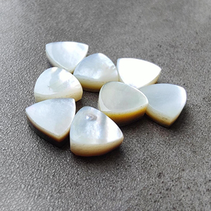 Gema Calibrada de Nácar de Calidad AAA+ en Forma de Trillón con Reverso Plano, para la Fabricación de Joyas, Tamaños Personalizados Disponibles - Product Image 2