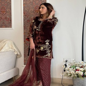Ensemble Kurta Patiyala en velours VASTRA COTTAGE avec Salwar Palazo entièrement cousu et Dupatta en soie organza brodée pour femmes - Product Image 4