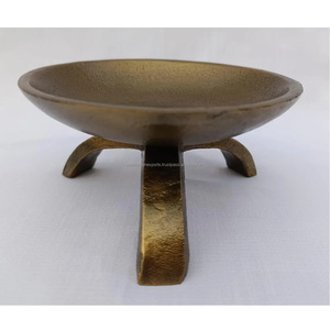 Candelabro Vintage de Tres Patas • Centro de Mesa de Lujo Estilo Wabi Sabi para Hotel - Product Image 6