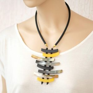 Collar de Cuerno Hecho a Mano de Primera Calidad para Mujer con Cadena de Eslabones, Colgante de Cuerno de Búfalo Natural, Joyería Étnica de Moda - Product Image 6