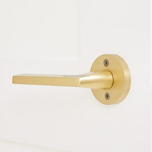 ที่จับประตูทำจากผ้าซาตินสีทองก้านทองเหลืองแข็งแบบไม่หมุนสำหรับคอลเลกชั่นแชมเปญ - Product Image 4