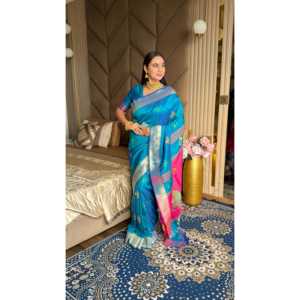 Collection Elite Weaves : Saree en soie douce Ikkat Patola avec motifs Meenakari, pallu paon et bordure en Zari doré pour mariage - Product Image 4