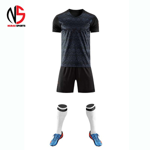 ชุดฟุตบอลคุณภาพสูง แห้งเร็ว ปี 2026 สำหรับทุกเพศ พร้อมกางเกงขาสั้น ออกแบบโลโก้และขนาดได้ตามต้องการ สีดำ ชุดฟุตบอล NURAK - Product Image 2