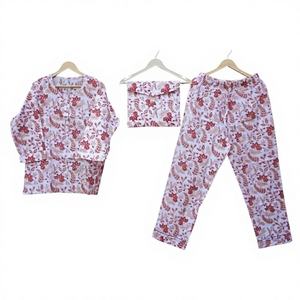 Ensemble de pyjama indien fait à la main en pur coton pour femmes, imprimé floral, vêtements de nuit à manches longues, cadeau pour elle - Product Image 1