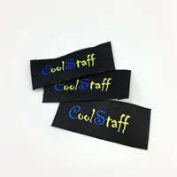 Topi rajutan merah Crewbands dengan label rajutan bordir laser cut bentuk persegi panjang, aksesori pakaian