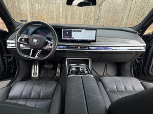 รถยนต์มือสอง BMW 760i xDrive Sedan ปี 2023 ราคาประหยัด สภาพดี พร้อมส่ง - Product Image 2