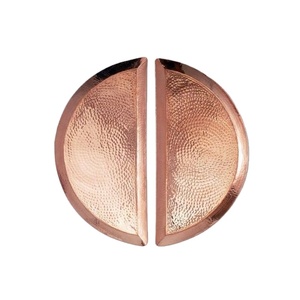 Plateau de service demi-lune martelé en cuivre, best-seller, pour une utilisation élégante à la maison et à la table, plateau décoratif élégant pour table à manger - Product Image 1