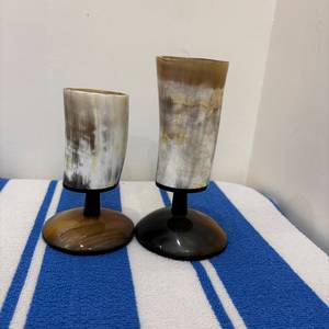 Verre à vin en corne de buffle polie avec base ronde, décoration naturelle pour la maison - Product Image 4