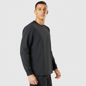 Pull-over Performance Techwear pour homme - Haut d'entraînement léger et résistant au vent à manches longues avec poignets côtelés en noir jais - Product Image 6