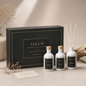 AIKUN ชุดของขวัญน้ำหอมปรับอากาศแบบก้านไม้หอม กลิ่นหอมหรูหรา สีขาว บรรจุในกล่องของขวัญตกแต่งสวยงาม สำหรับใช้ในบ้านหรือสปา รับผลิตตามสั่ง (OEM) - Product Image 1