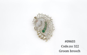 Broche tête de cheval plaquée mehandi et pierres vertes, broche de luxe pour homme, bijoux de mode pour mariage, broche pour marié. - Product Image 2