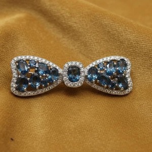 Broche Minimalista de Topacio Azul con Lazo, Chapado en Oro de 14k, Broche de Lujo para Boda o Cóctel, Broche Único con Diamantes para Mujer y Hombre - Product Image 2