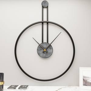 Horloge murale moderne en or et minimaliste, grande horloge décorative contemporaine pour salon et chambre à coucher - Product Image 5