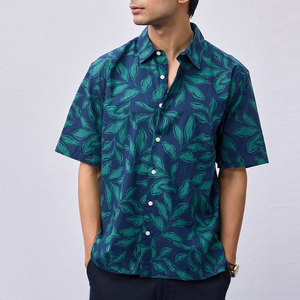 เสื้อเชิ้ตแขนสั้นลายดอกไม้สำหรับผู้ชาย คอปกพับได้ สวมใส่สบาย ระบายอากาศดี พิมพ์ลายสีน้ำเงินกรมท่า ผ้าฝ้าย - Product Image 1