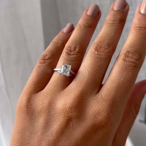 Anillo de Oro con Moissanita Corte Radiante 14K 18K, Anillo de Compromiso para Mujer, Anillo Solitario Radiante, Joyería Clásica para Boda - Product Image 3