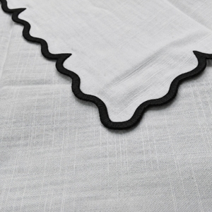 Serviette de table en coton noir de luxe avec bord festonné pour dîner, mariage ou fête - Product Image 4