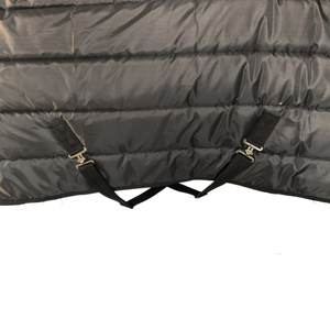 BRAND ZONE Manta de Invierno para Caballo de Forro Polar Impermeable Personalizada con 2 Correas para las Patas - Diseño de Cuello Estándar - Product Image 4