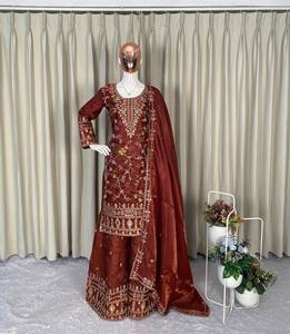 Ensemble Sharara haut de gamme le plus vendu avec dupatta, vêtements culturels sur mesure pour événements nuptiaux et réceptions - Product Image 3