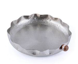 Magnifique plateau à chocolat classique en acier inoxydable poli avec support en bois et décorations en forme de feuilles, idéal pour la cuisine et la présentation à la maison. - Product Image 5