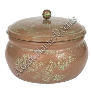 Axiom Home Accents-Olla para manguera de jardín de gran capacidad con tapa y diseño en relieve, ideal para almacenamiento de manguera al aire libre - Product Image 2