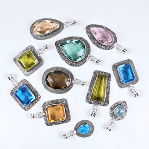 BISMILLAH GEMS Colgantes de Piedras Preciosas Bohemias de Lujo en Tendencia, Forma de Paz, Joyería de Cristal Facetado Elegante, Hecho a Mano en Plata Antigua - Product Image 2
