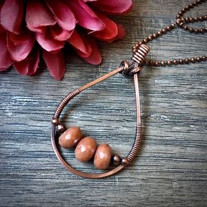 Collier en cuivre design au look attrayant, accessoire parfait pour les festivals, les fêtes et le style quotidien - Product Image 1