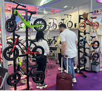 Vélo d'équilibre léger pour enfants, 12 pouces, cadre monobloc en nylon, éclairage LED, moyeu à roulement, roues à rayons pneumatiques, logo personnalisé OEM
