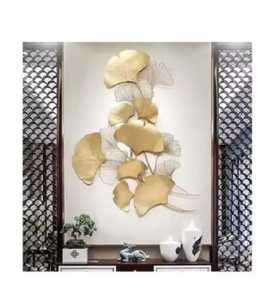 Elegante escultura de pared de metal con grandes hojas de ginkgo doradas, arte vertical creativo de hoja de Ginkgo Biloba para sala de estar de lujo. - Product Image 1