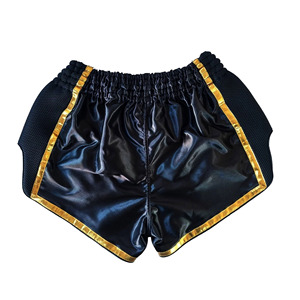 Pantalones Cortos Negros de Muay Thai, Uniformes Personalizados para Equipos, Fabricante de Ropa Deportiva Personalizada para Gimnasios, Clubes y Academias de Muay Thai - Product Image 5
