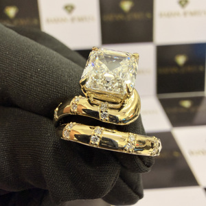 Bague de fiançailles haut de gamme en or 18 carats avec diamant de laboratoire CVD taille coussin 2 carats certifié IGI, qualité Ascher, de notre usine de bijoux - Product Image 5