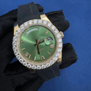 Montre de luxe de style antique en quartz de qualité supérieure, avec diamants moissanite taille ronde de qualité VVS, cadran vert de 20 mm de large, dernière collection unisexe - Product Image 1