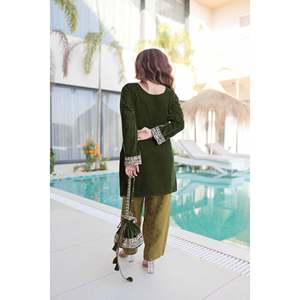 Conjunto de Top y Pantalón de Terciopelo para Mujer con Bordado Zari y Batwa - Product Image 3