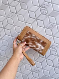 Portefeuille Western en Cuir de Vachette à Poils pour Femme, Pochette Élégante en Cuir de Vachette avec Poils, Étui pour Cartes et Téléphone, Collection Stylée pour Femme - Product Image 2