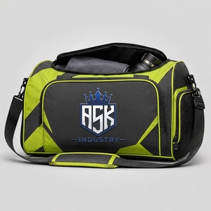 Sac de football d'équipe personnalisé avec un matériau résistant, un grand espace de rangement, des couleurs et logos personnalisés, et des options de transport confortables. - Product Image 2